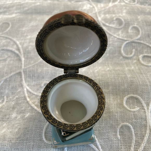 Vintage Hand Painted Apple on Books Mini Trinket & Pill box. Perfect for Teacher - Picture 7 of 8